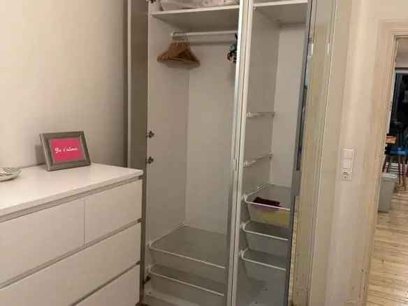 Versatile white wardrobe for organised storage in Tallin apartments or homes.