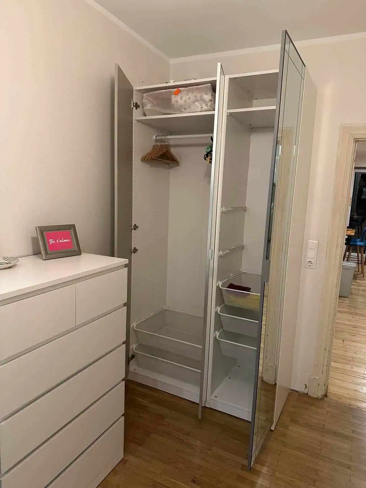 Versatile white wardrobe for organised storage in Tallin apartments or homes.