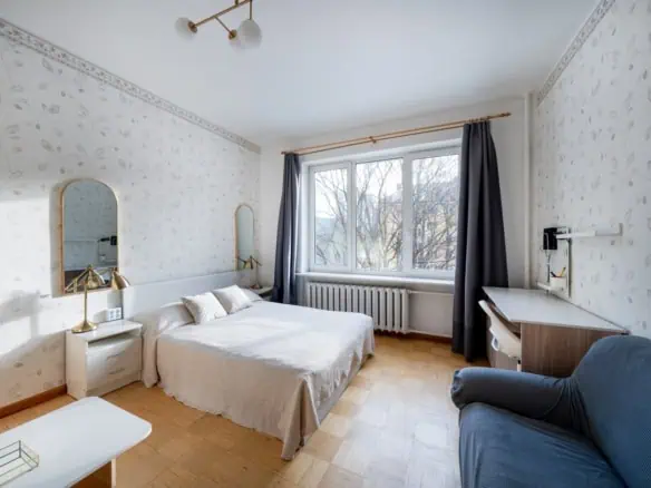 Stylish hotel room at KoolroomsTallinn, perfect for guests seeking comfort and modern design.