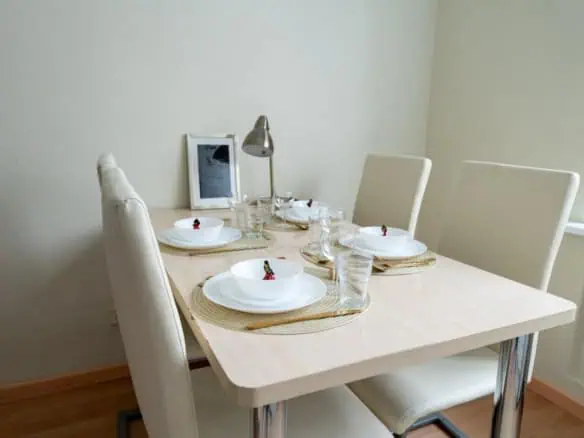 Bright, modern dining area with neatly arranged tableware, perfect for comfortable guest experiences at Koolrooms Tallinn.